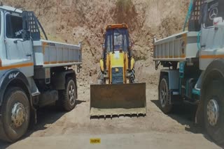 budgam-police-seized-two-tippers-and-one-jcb-for-illegal-excavation-transportation-of-minerals