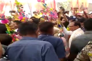 cm shivraj danced at manawar congress mla wedding