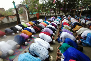 Eid ul Fitr celebrated across Kashmir