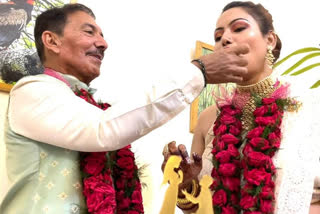 Former India cricketer Arun Lal Marries Bulbul Saha,Arun Lal And Bulbul Saha Photos,Lal married second wedding,Former India cricketer Arun Lal with wife Bulbul Saha,ಅರುಣ್ ಲಾಲ್​ ಮತ್ತು ಬುಲ್​ಬುಲ್ ಸಾಹಾ ಮದುವೆ ಫೋಟೋಗಳು,ಭಾರತದ ಮಾಜಿ ಕ್ರಿಕೆಟಿಗ ಎರಡನೇ ಮದುವೆ,ಬುಲ್​ಬುಲ್​ ಸಾಹಾ ಮತ್ತು ಅರುಣ್ ಲಾಲ್ ಪ್ರೇಮವಿವಾಹ,ಅರುಣ್ ಲಾಲ್ ಎರಡನೇ ವಿವಾಹ