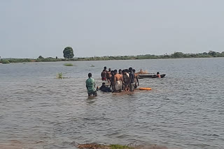 Two students drowned to death in Thrissur  Thrissur mullur drown death of malappuram students  തൃശൂരിൽ രണ്ട് വിദ്യാർഥികൾ മുങ്ങിമരിച്ചു  തൃശൂർ മുള്ളൂർ മുങ്ങിമരണം  മുള്ളൂര്‍ അയിനിക്കാട് തുരുത്തിൽ മുങ്ങിമരണം  മലപ്പുറം വിദ്യാർഥികൾ മുങ്ങിമരിച്ചു