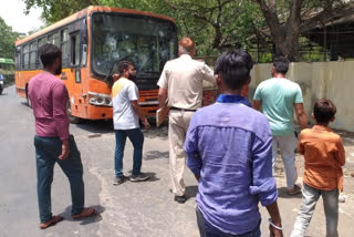 bus crushed man in mayapuri delhi