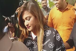 TikTok Girl arrested in Ahmedabad: કીર્તિ પટેલ આવી વિવાદમાં વસ્ત્રાપુર પોલીસે કરી ધરપકડ