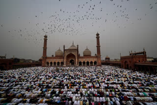 eid in india 2022,eid 2022 in india,eid ul fitr,eid in india 2022 live news,eid news india,eid india photos,ಈದ್ ಅಲ್-ಫಿತರ್,ರಂಜಾನ್​ ಹಬ್ಬದಲ್ಲಿ ಮುಸ್ಲಿಂ ಬಾಂಧವರು,ಮುಸ್ಲಿಂ ಬಾಂಧವರ ಪ್ರಾರ್ಥನೆ,ದೇಶಾದ್ಯಂತ ರಂಜಾನ್​ ಆಚರಣೆ,ರಂಜಾನ್ ಹಬ್ಬದ ವಿಶೇಷತೆಗಳು, ಕರ್ನಾಟಕದಲ್ಲಿ ರಂಜಾನ್