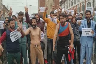 wild-life-casual-labore-association-protest-at-ghanta-ghar-srinagar-against-administration