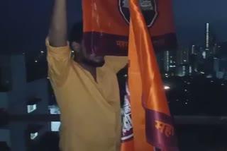 Hanuman Chalisa chanted by MNS workers on the terrace of the building and waved the MNS flag in Charkop Mumbai