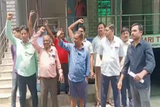 people protested on opening of liquor shop
