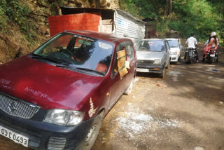 Mischievous elements broke the windows of vehicles in Shimla