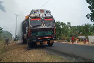 Truck caught fire due to high tension line driver burnt to death in accident in dumka