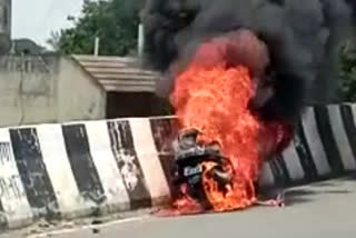 bike caught fire in sangli