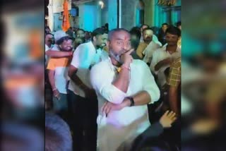 Ramesh katti danced in chikkodi