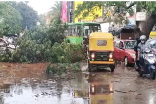 ಹುಬ್ಬಳ್ಳಿಯಲ್ಲಿ ಭಾರಿ ಮಳೆಗೆ ಜನಜೀವನ ಅಸ್ತವ್ಯಸ್ತ