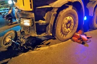 truck-hit-delivery-boy-in-banglore-delivery-boy-admitted-to-hospital