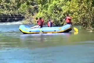 safety-measures-are-taken-for-the-rafting-games-in-karwar