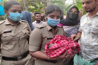 Three month old baby found abandoned in Ramanattukara  abandoned baby in Ramanattukara  abandoned baby in kozhikodu  രാമനാട്ടുകരയിൽ മൂന്ന് മാസം പ്രായമുള്ള കുഞ്ഞിനെ ഉപേക്ഷിച്ച നിലയിൽ കണ്ടെത്തി  മൂന്ന് മാസം പ്രായമുള്ള കുഞ്ഞിനെ കോഴിക്കോട് ഉപേക്ഷിച്ച നിലയിൽ കണ്ടെത്തി  baby found abandoned in kozhikodu