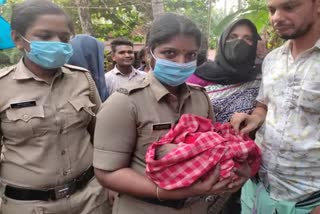 baby found abandoned at ramanattukara mother taken into custody  baby found abandoned at ramanattukara  The baby was abandoned  രാമനാട്ടുകരയില്‍ കുഞ്ഞിനെ ഉപേക്ഷിച്ച സംഭവം അമ്മ കസ്റ്റഡിയിൽ  രാമനാട്ടുകരയില്‍ കുഞ്ഞിനെ ഉപേക്ഷിച്ച് അമ്മ  കുഞ്ഞിനെ ഉപേക്ഷിച്ച അമ്മ കസ്റ്റഡിയിൽ  കുഞ്ഞിനെ രാമനാട്ടുകരയില്‍ ഉപേക്ഷിച്ച സംഭവത്തിൽ അമ്മ കസ്റ്റഡിയിൽ