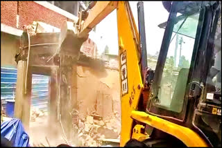 Municipal Corporation demolished Dhaba in Faridabad