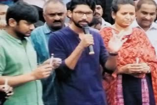رکن اسمبلی جگنیش میوانی کو مہسانہ عدالت نے تین ماہ کی سزا سنائی