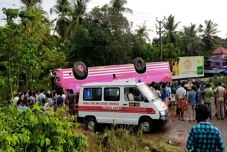 Ksd_kl6_bus accident -owner and driver police case _7210525  kasargod cheruvathur bus accident police took action on bus owner and driver  ചെറുവത്തൂരിൽ നിയന്ത്രണംവിട്ട ബസ് തലകീഴായി മറിഞ്ഞ സംഭവം ബസുടമയ്ക്കും ഡ്രൈവർക്കുമെതിരെ പൊലീസ് കേസ്  അമിത വേഗതയും തേയ്‌മാനം സംഭവിച്ച ടയർ ഉപയോഗിച്ചതുമാണ് അപകടത്തിന് കാരണമായി