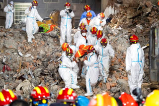 China building collapse  Death toll in building collapse  search for trapped ends  ಮಧ್ಯ ಚೀನಾದಲ್ಲಿ ಆರು ಅಂತಸ್ತಿನ ಕಟ್ಟಡ ಕುಸಿದು ಜನ ಸಾವು  ಚಾಂಗ್ಶಾ ನಗರದಲ್ಲಿ ಹಠಾತ್ತನೆ ಕುಸಿದು ಬಿದ್ದ ವಸತಿ ಮತ್ತು ವಾಣಿಜ್ಯ ಕಟ್ಟಡ  ಚಾಂಗ್ಶಾ ನಗರದಲ್ಲಿ ಶೋಧ ಕಾರ್ಯಾಚರಣೆ ಮುಕ್ತಾಯ