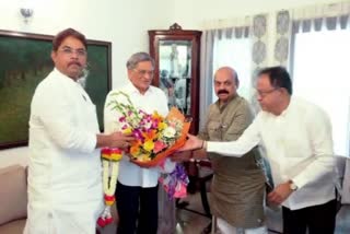 CM Basavaraja Bommayi and Minister R.Ashok meet S.M.Krishna
