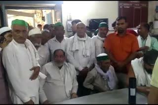 farmers protest at jal sansthan office