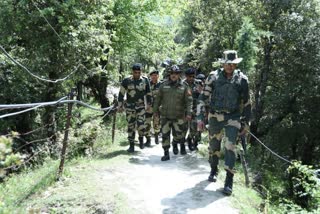 ig-bsf-kashmir-visits-forward-areas-along-loc-in-karnah