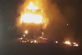 Burning Truck Thrill At Amravati Nagpur Expressway