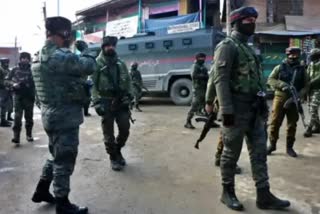 Suspected militants shot at cop in Srinagar