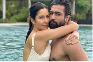 katrina kaif vicky kaushal in pool  katrina kaif vicky kauhsal latest pictures  katrina vicky latest updates  katrina kaif latest news  കത്രീന കെെഫ് വിക്കി കൗശല്‍  കത്രീന കെെഫ് വിക്കി കൗശല്‍ റൊമാന്‍റിക്ക് ചിത്രം  കത്രീന വിക്കി പുതിയ ചിത്രം  കത്രീന കെെഫ്