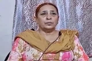 बेटे की गिरफ्तारी पर भड़कीं तेजिंदर बग्गा की मां