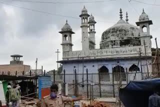 Court commissioner surveys area outside Gyanvapi Mosque  Gyanvapi Mosque  Varanasi  Uttar Pradesh  Shringar Gauri temple  Delhi women move Varanasi court for Shringar Gauri temple  Gyanvapi Masjid  Temple  court commissioner  videography and a survey of the mosque  ക്ഷേത്രത്തിലേക്കുള്ള പ്രവേശനം; ജ്ഞാനവാപി മസ്‌ജിദിൽ അഭിഭാഷക കമ്മീഷൻ പരിശോധന നടത്തി