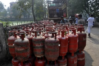Congress slams Rs 50 LPG price hike