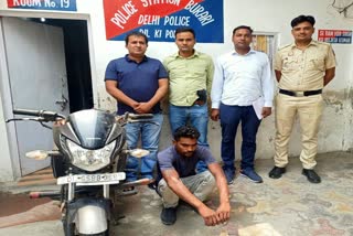 patrolling police team of Burari police station arrested auto lifter