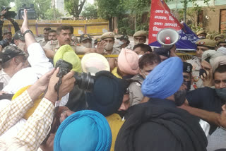 delhi bjp protesting at cm house in delhi