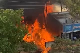Massive fire broke out in three shops of Sector 62 in Noida everything burnt down