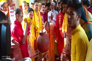 UP CM yogi Adityanath worshiped Datia Pitambara peeth