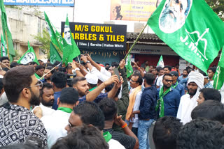 JMM workers protest near BJP office in ranchi