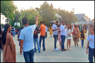 TOURISTS COMING TO VISIT SHIMLA