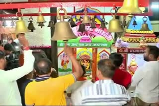 devotional songs playing at temples