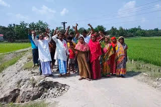 protest against corruption in road construction at Jania