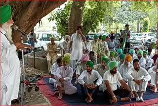 Bhartiya Kisan Union calls on Ludhiana DC office-goers - "Government has no experience"