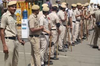 South Delhi Encroachment demolition news  Jahangirpuri religious clashes news  Delhi Hanuman Jayanti violence  ഷെഹീൻബാഗ് പൊളിക്കൽ നടപടി  ഷെഹീൻബാഗിൽ പ്രതിഷേധം  പൊളിക്കൽ നടപടി നിർത്തിവെച്ചു  ഡൽഹി പൊളിക്കൽ  shaheen bagh Violence Live Updates  shaheen bagh latest updates  jahangirpuri latest news