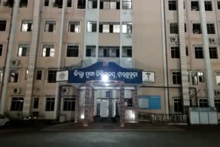 patient allegedl doctor beaten in jharshuguda district hospital