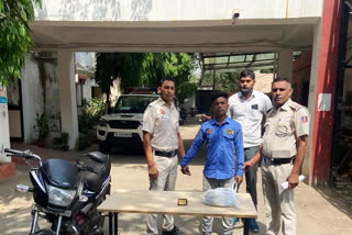 RK Puram police arrested the snatcher