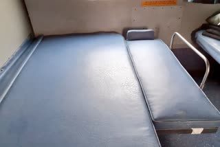 railway launches baby berths  baby berths for passengers travelling with kids  railway new project  indian railway baby berth  ബേബി ബെർത്ത് സൗകര്യവുമായി റെൽവേ  റെൽവേ പുതിയ പദ്ധതികള്‍  ലോവർ ബെർത്തിൽ ബേബി ബര്‍ത്ത്