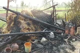 fierce-fire-broke-out-in-a-hut-in-deohari-village-of-bajpur