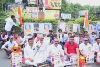 Congress protests against Central Govt in Ranchi over rising inflation