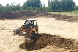 Illegal Soil Extraction in Pulwama : دن دہاڑے زرخیز ڈھلانوں کی کھدائی، حکام خاموش تماشائی