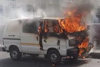 Fire in moving van in Jaipur